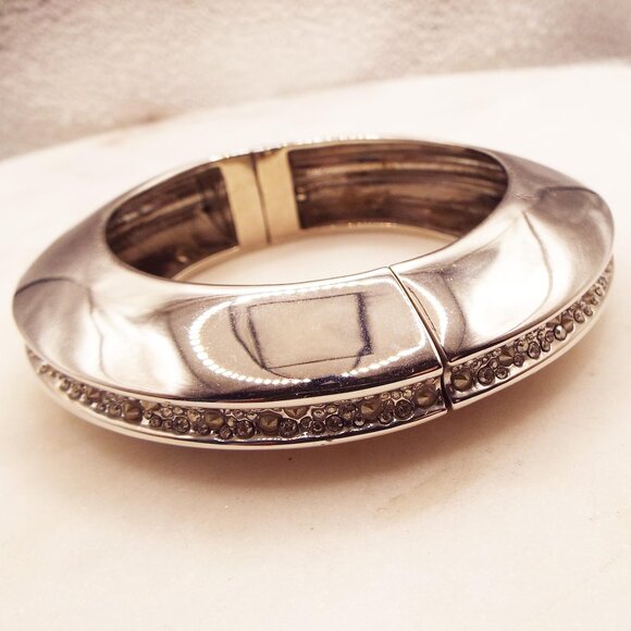 *RARE* ALEXIS BITTAR EARTHQUAKE ANGLED SILVER W/CRYSTAL CLAMPER CUFF BRACELET 29 - Picture 1 of 5